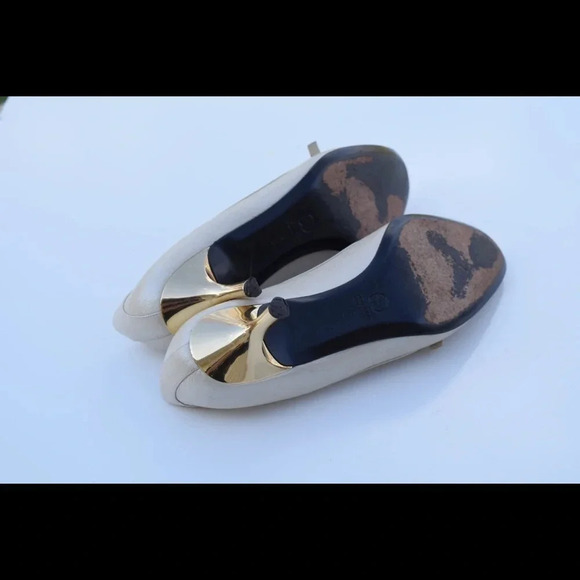 St. John pumps - Picture 6 of 8